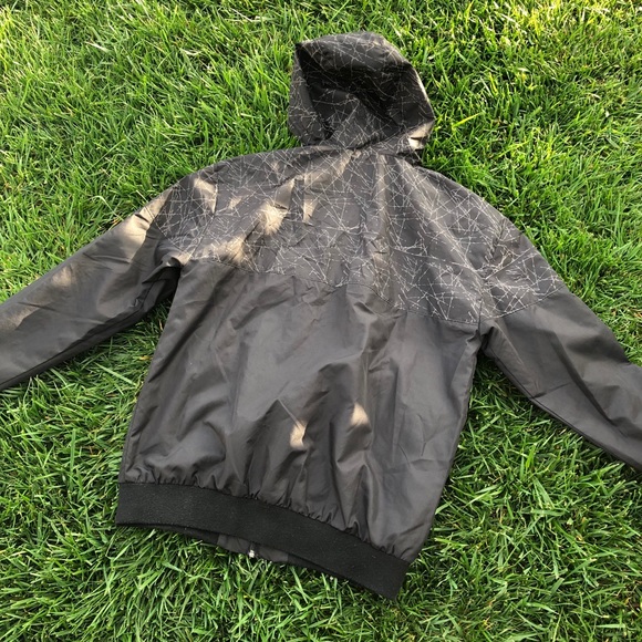 CSG WINDBREAKER- Price can be negotiated - Picture 2 of 3